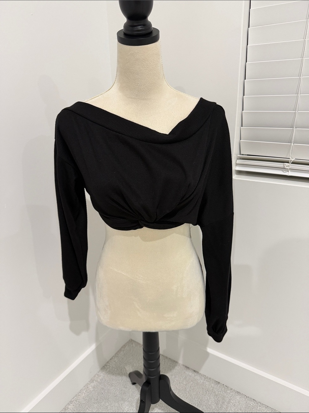Hot Miami Styles Black Twist-Front Off-Shoulder Crop Top